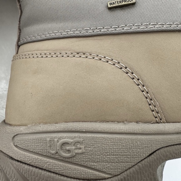 UGG Vibram Adirondack III Cuffable Leather Waterproof Boots Men SIZE 8.5 - Picture 3 of 11